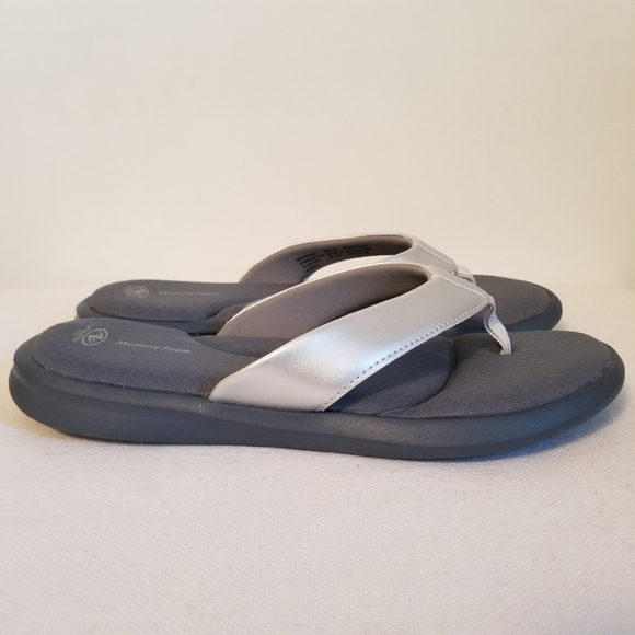 athletic works mens flip flops